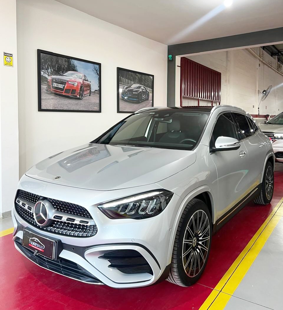 Mercedes-Benz GLA branca após reparo de lataria e polimento automotivo
